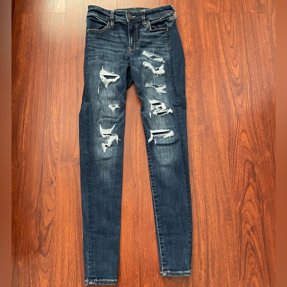 🌸American eagle ripped jeans🌸